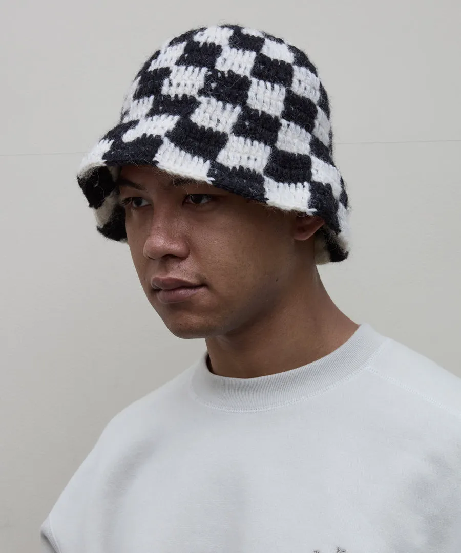 CHECKERED HAND KNIT BUCKET HAT