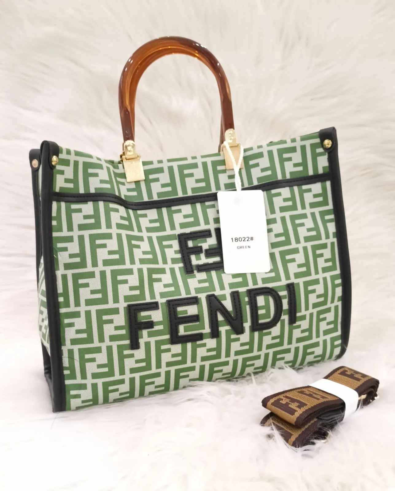 Fendi Women's High-Quality Bag (Green / White)