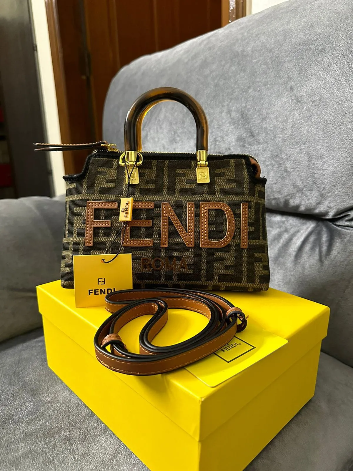 High-Quality Fendi Women's Cross Body Bag (Chocolate / Brown)