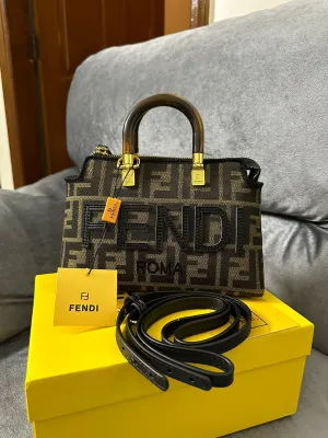 High-Quality Fendi Women's Cross Body Bag (Chocolate / Brown)