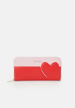 Hunieh Heart Zip Around Purse Pl-Pink