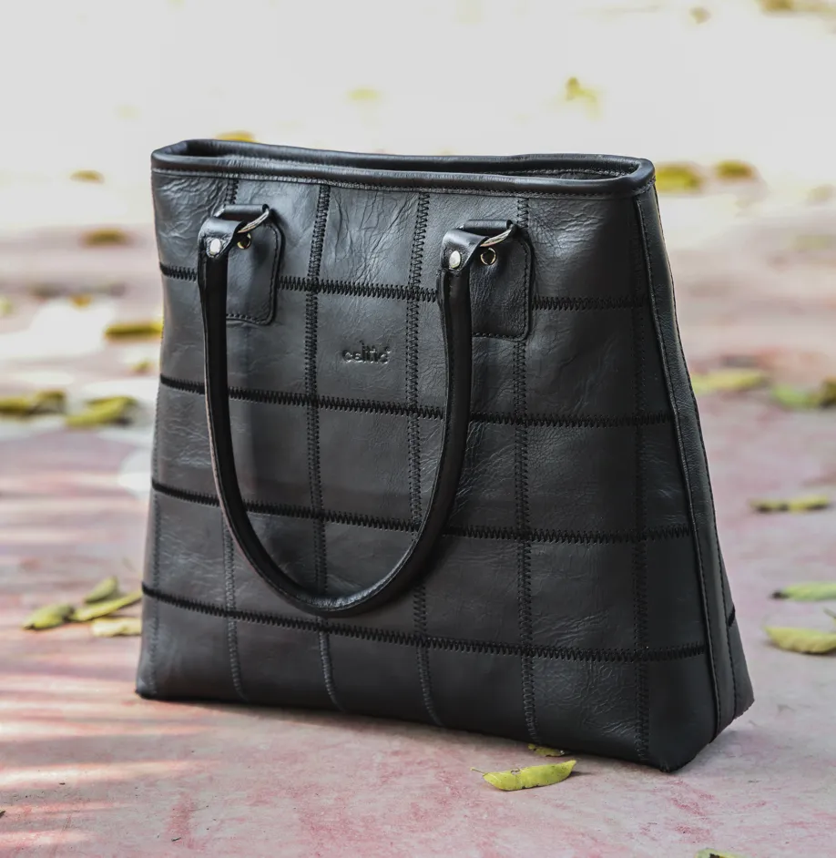 "Sophisticated Simplicity: Elevate Your Style with our Timeless Tote Bag" Art: BG-1141-Z