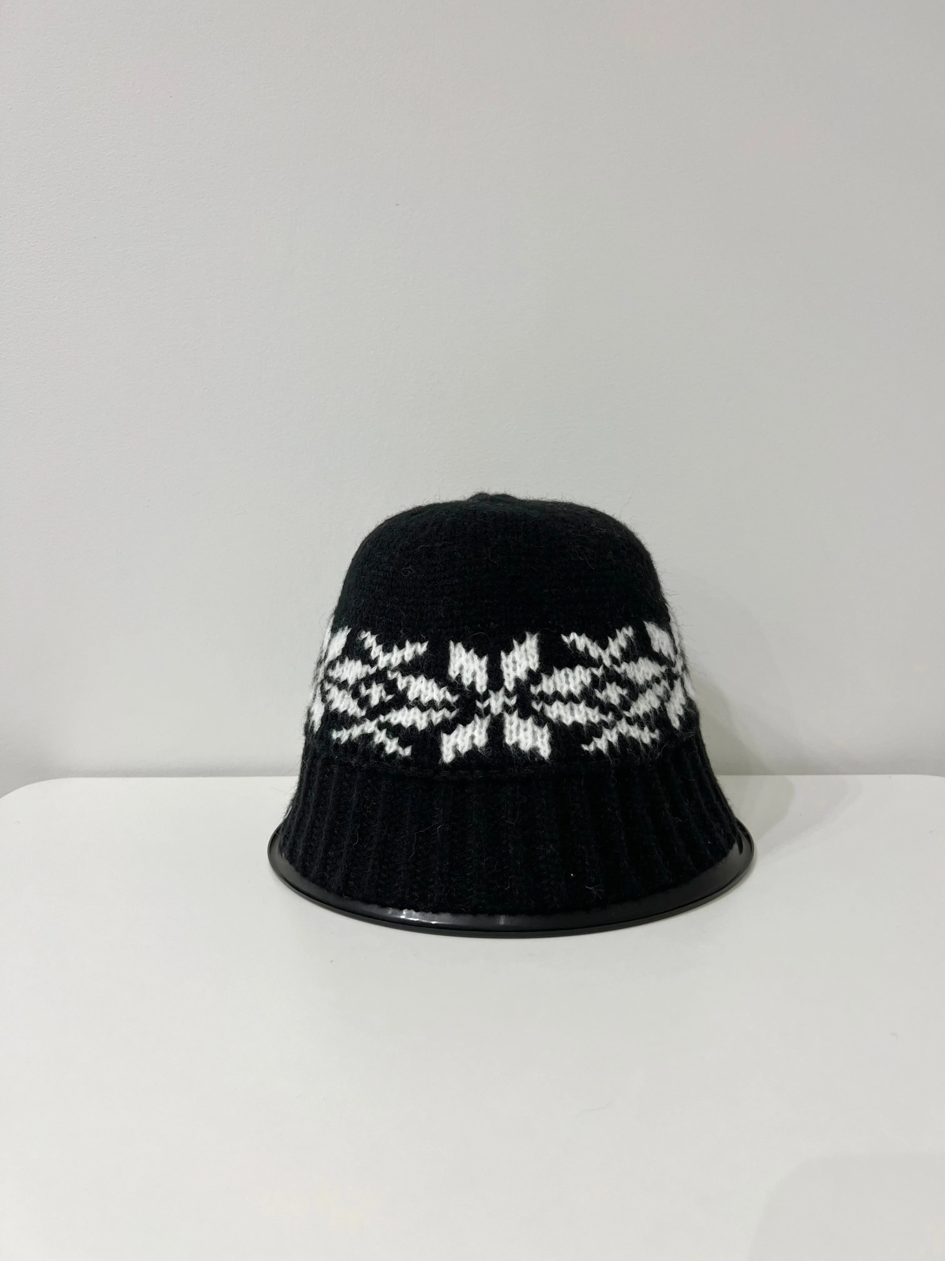 YUKI Snowflake bucket hat